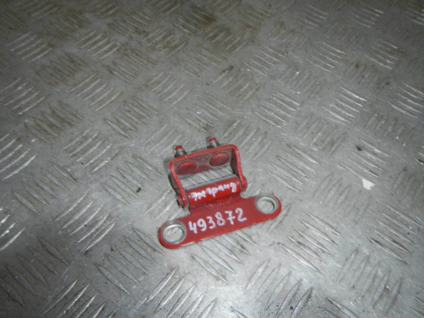 Петля двери багажника