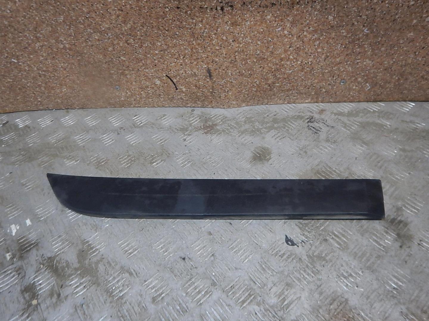 Молдинг задней правой двери