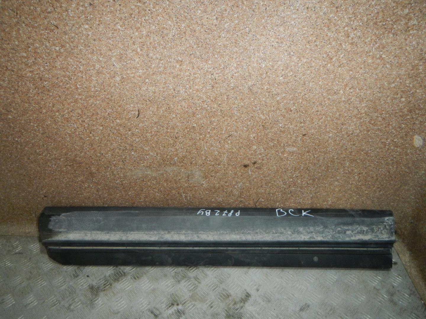 Молдинг передней правой двери