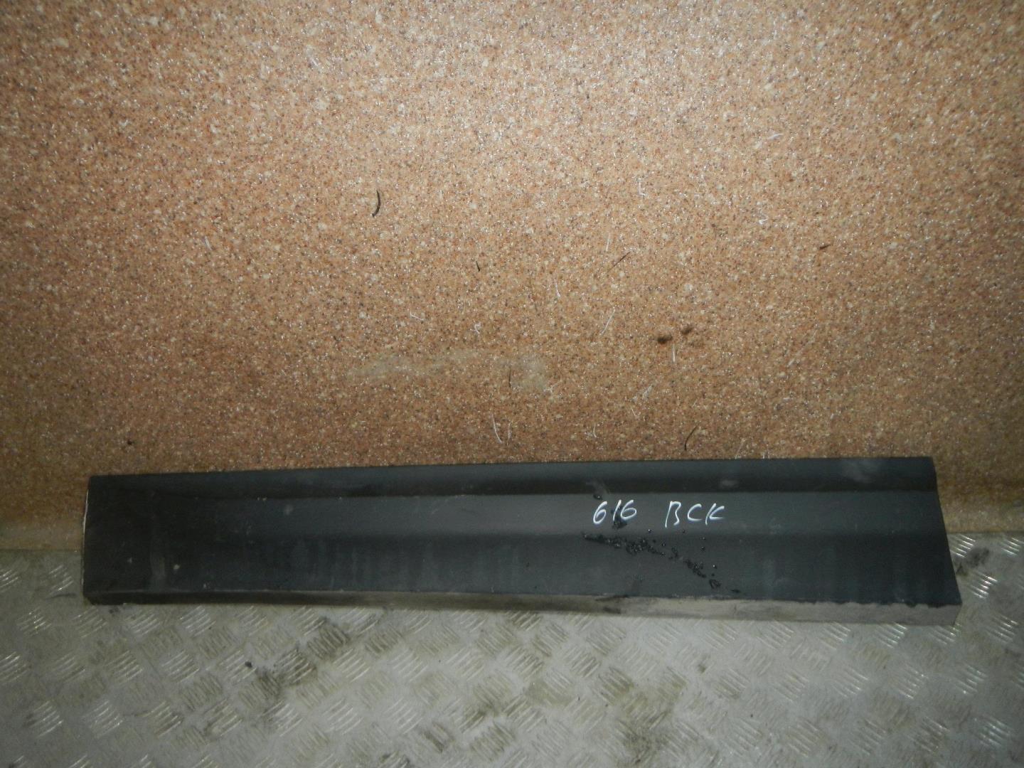 Молдинг передней левой двери