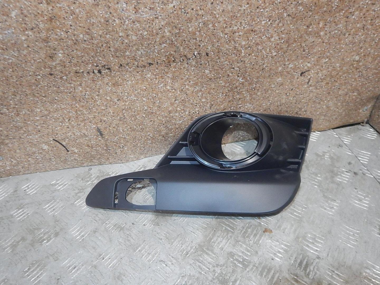 Решетка в бампер правая