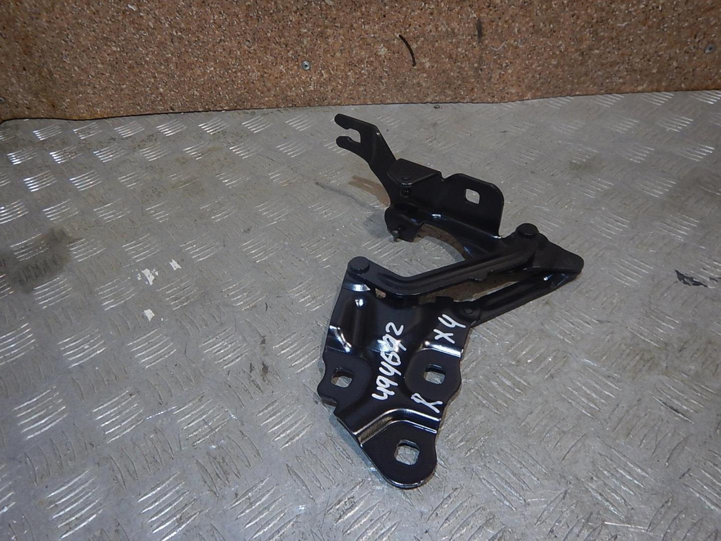 Петля капота правая