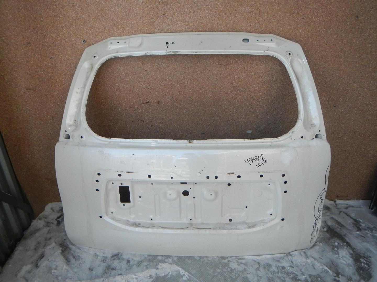 Дверь багажника