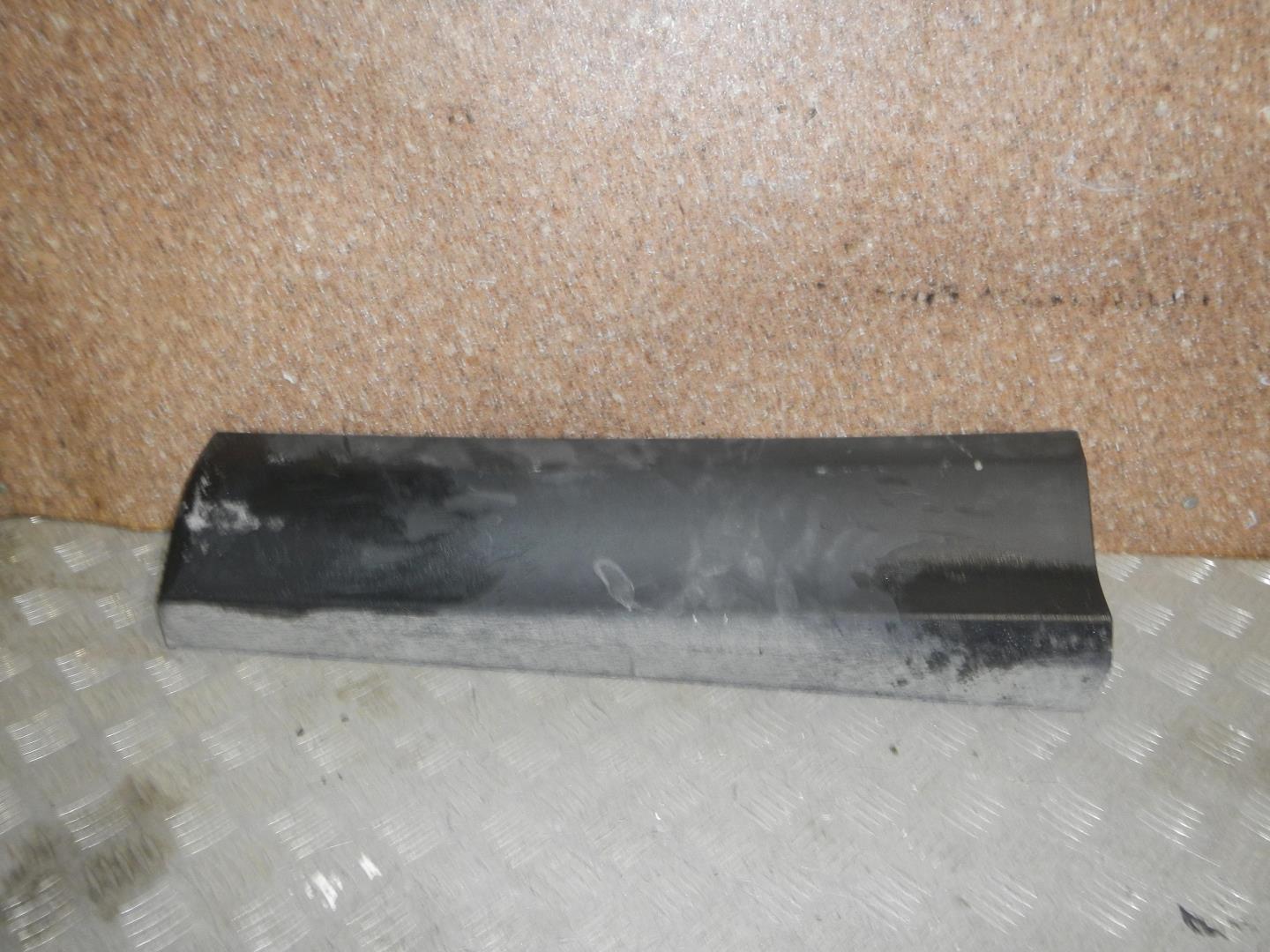 Молдинг задней левой двери