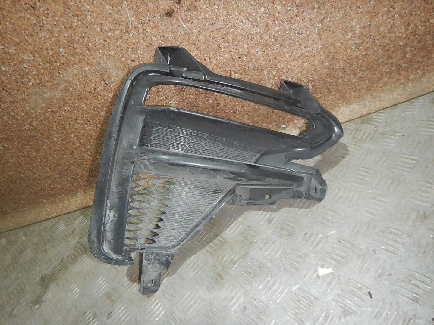 Решетка в бампер правая