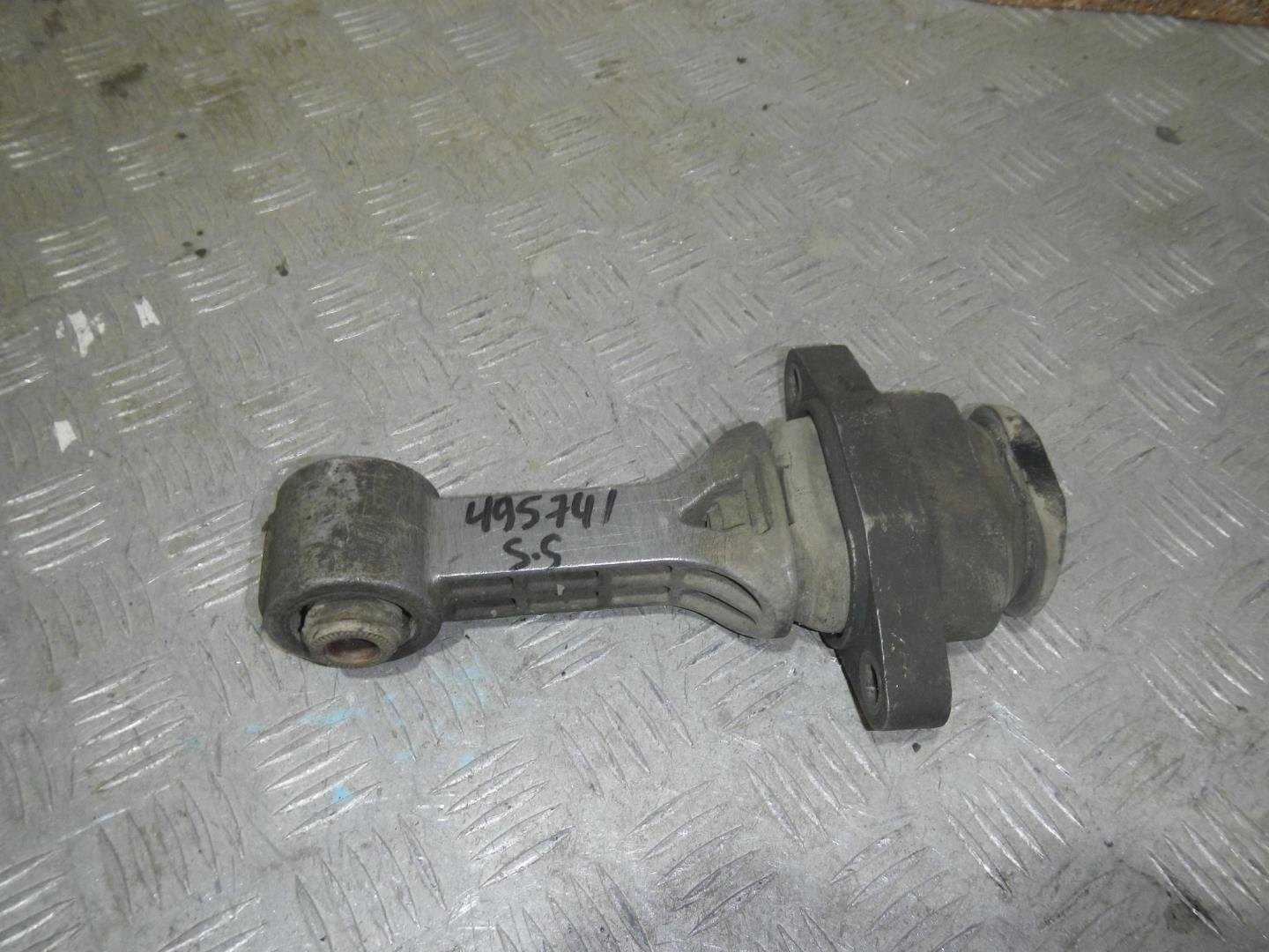 Опора двигателя задняя