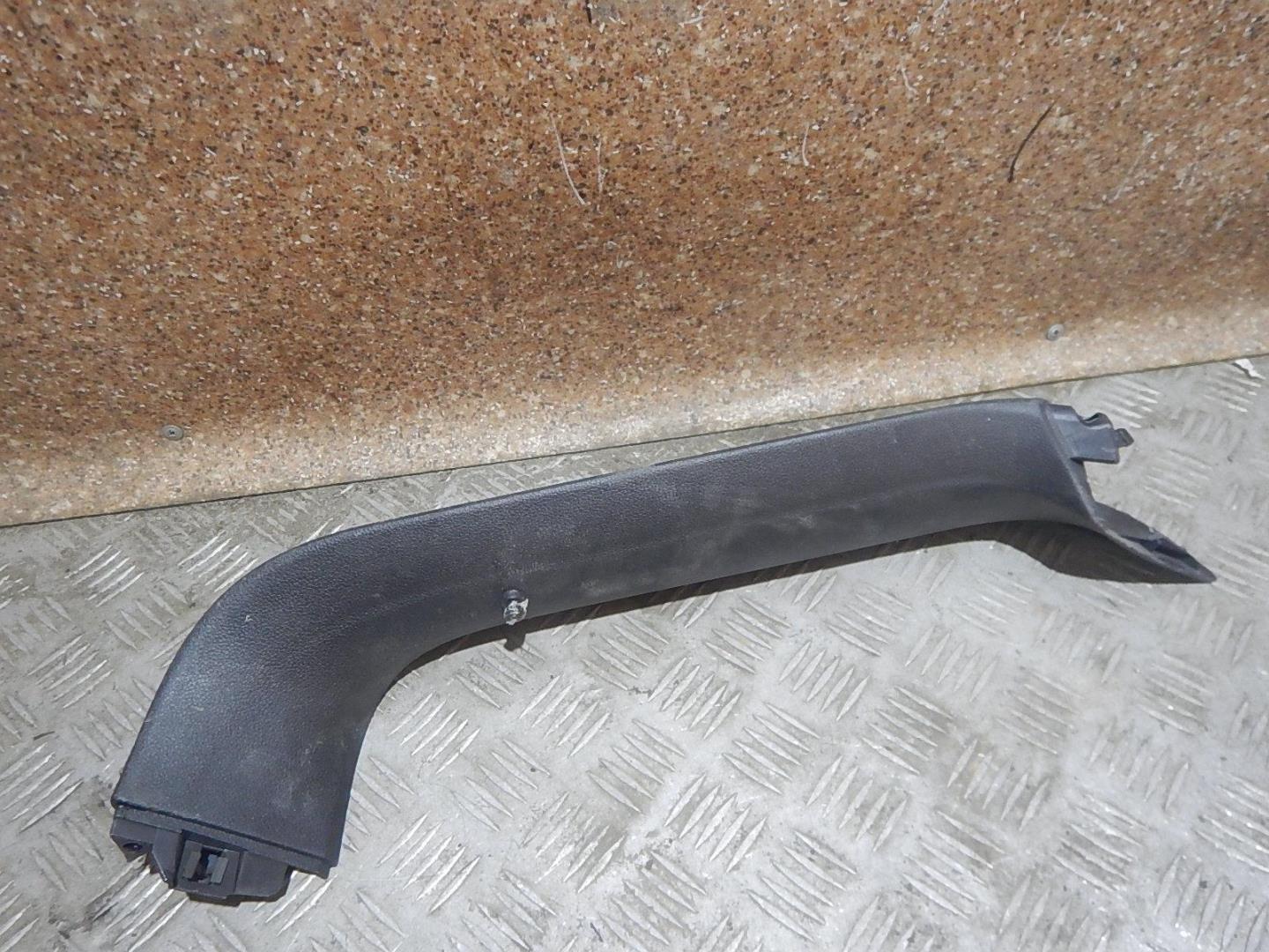 Обшивка двери багажника