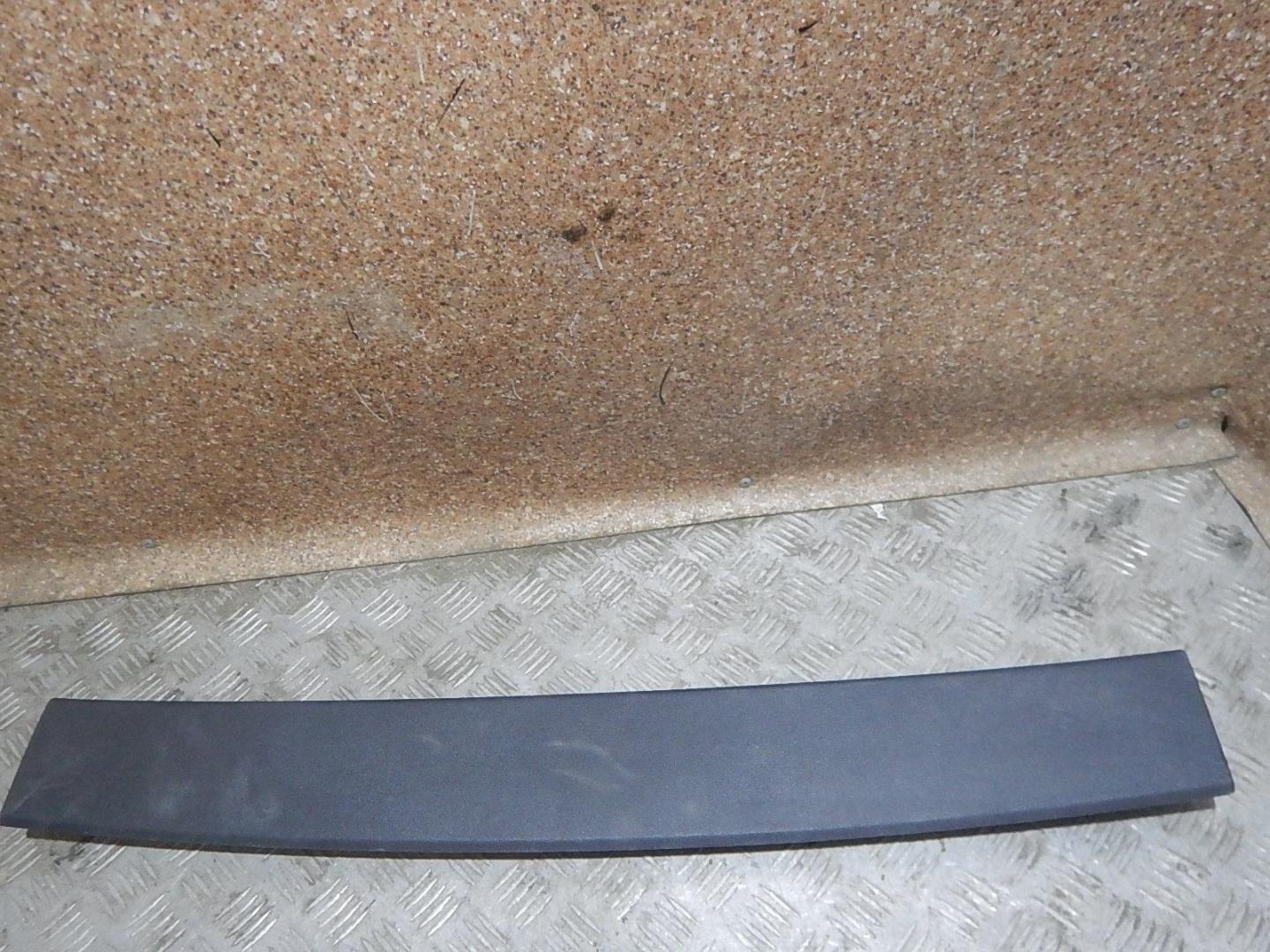 Обшивка двери багажника