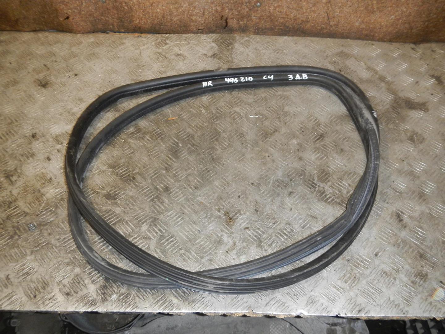 Уплотнитель двери