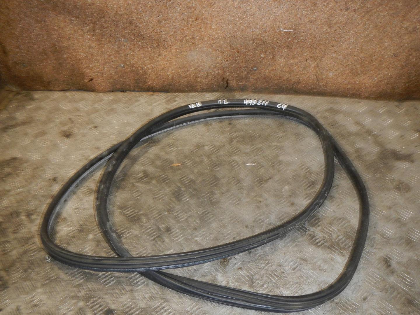 Уплотнитель двери