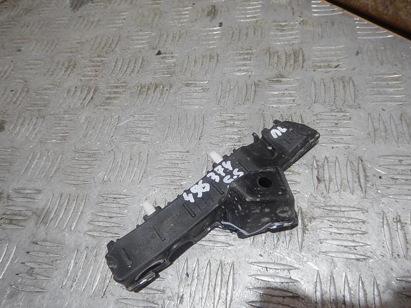 Кронштейн переднего бампера левый