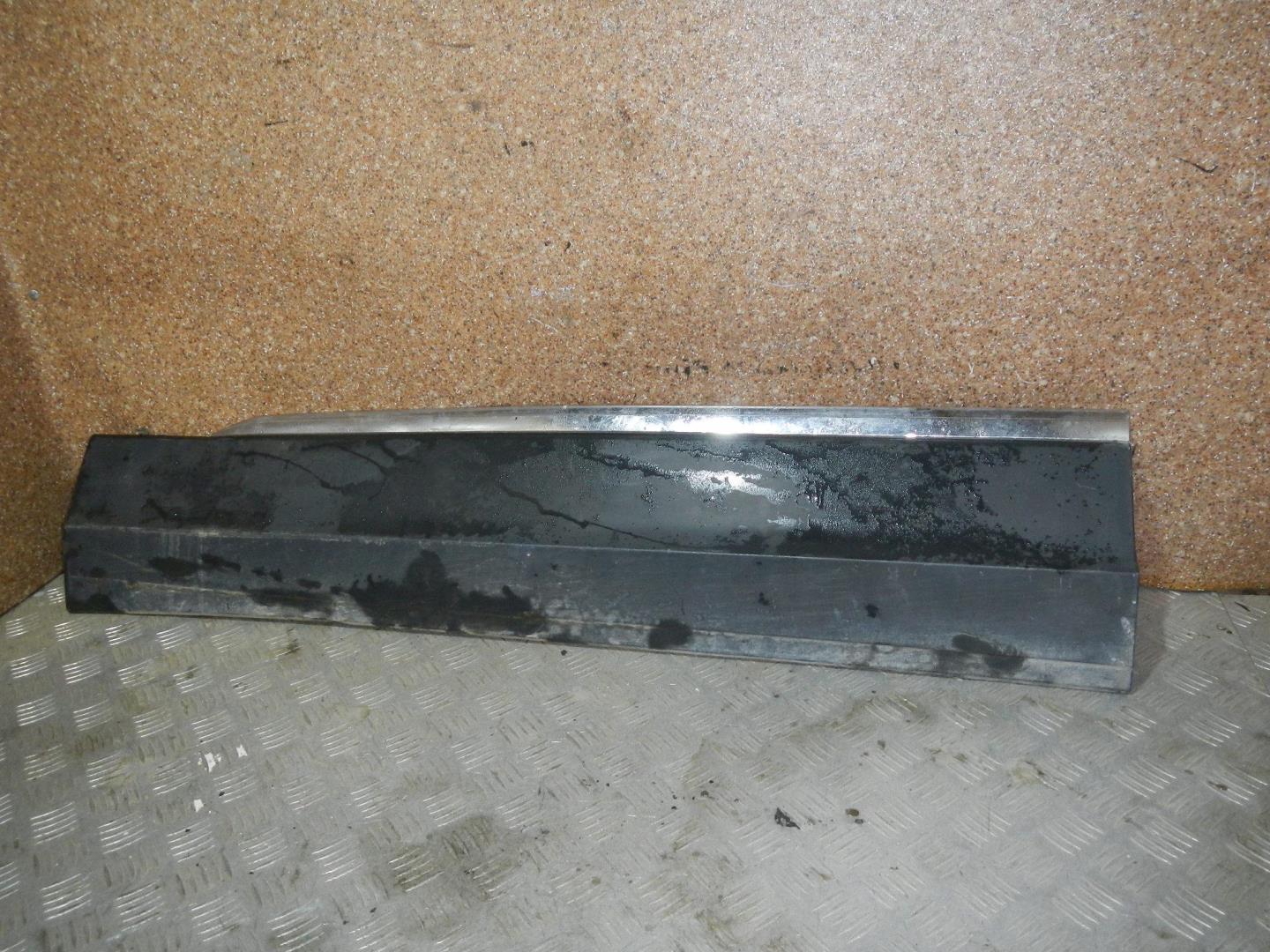 Молдинг передней левой двери