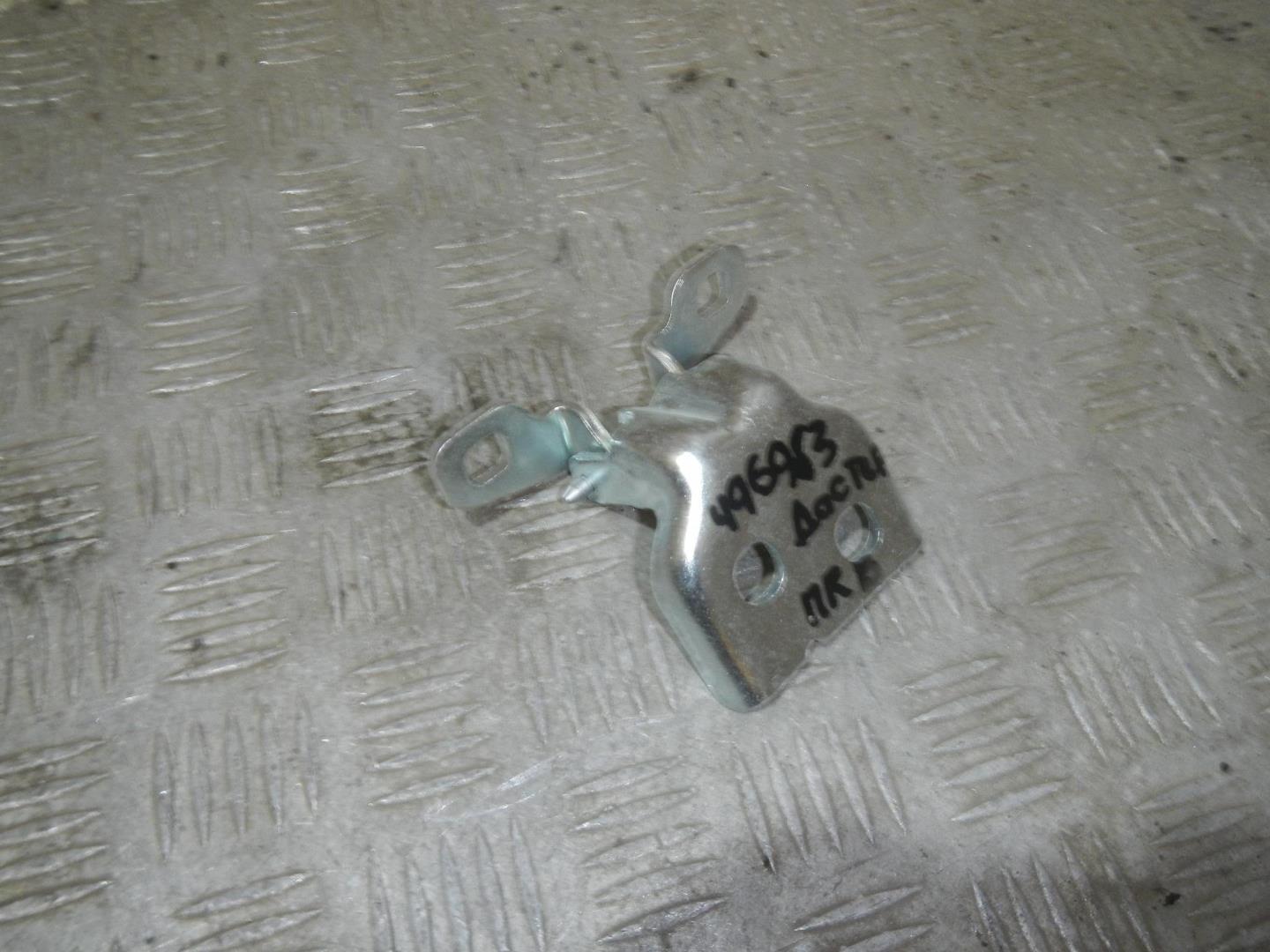 Петля двери передней правой верхняя