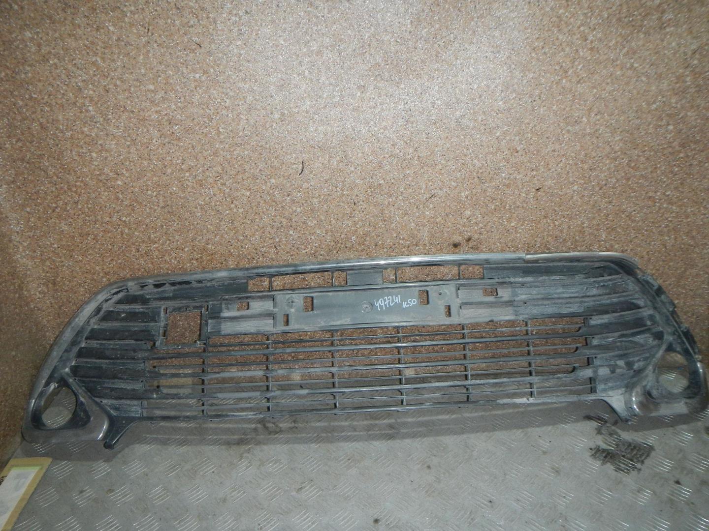 Решетка в бампер центральная