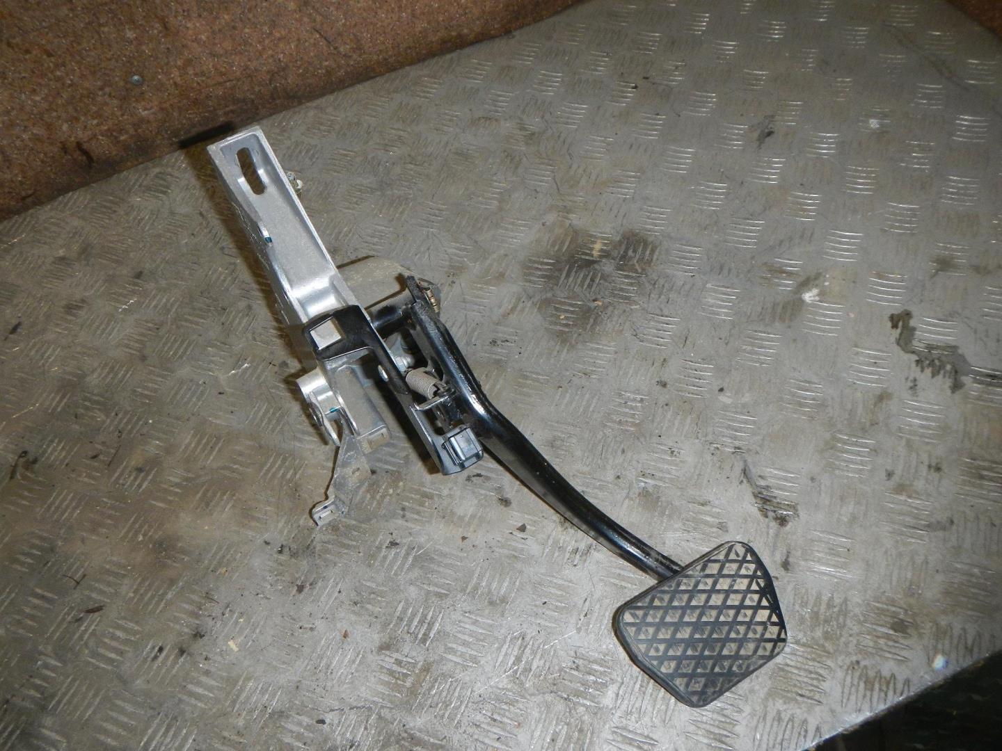 Педаль тормоза