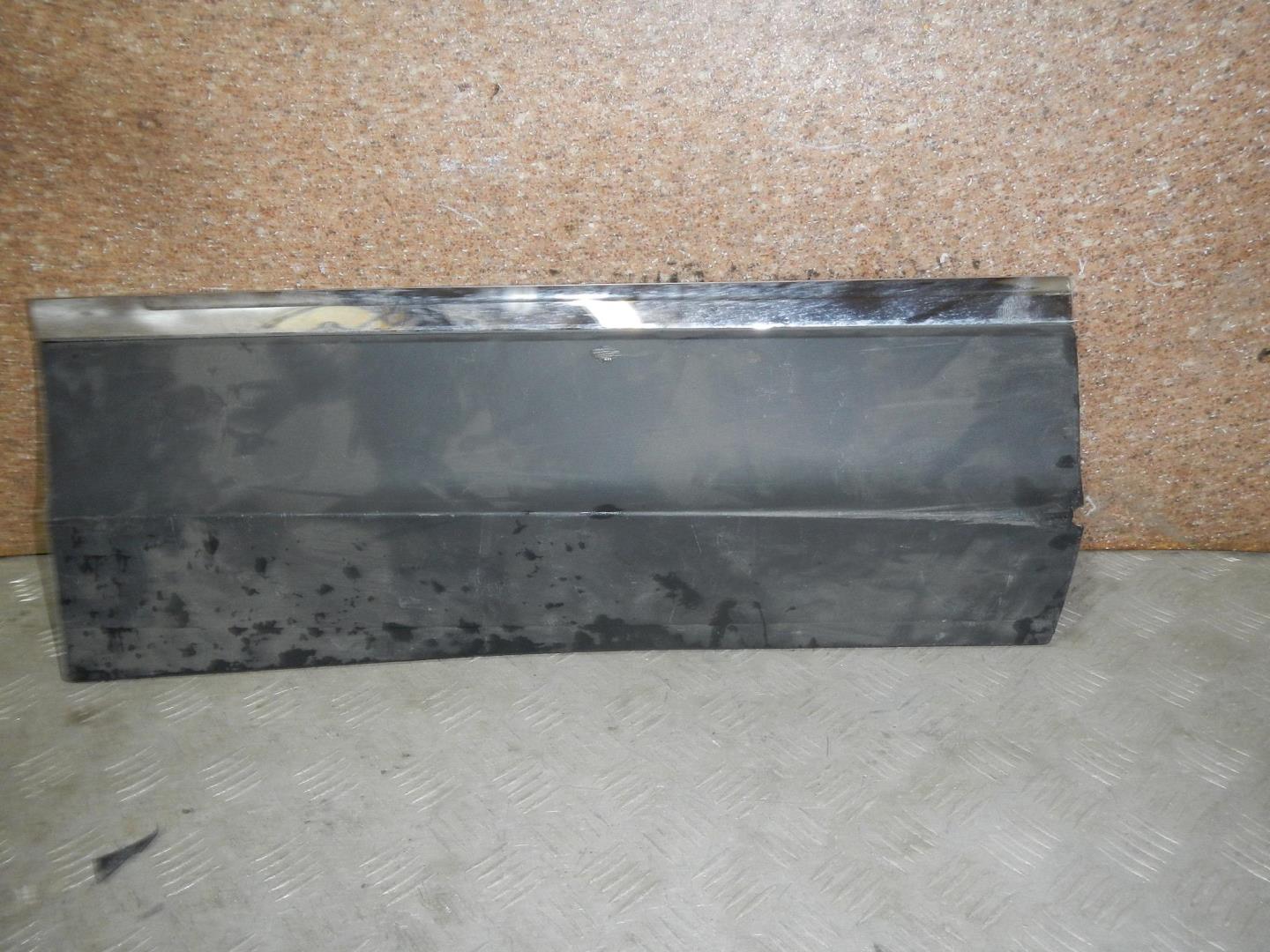 Молдинг задней правой двери