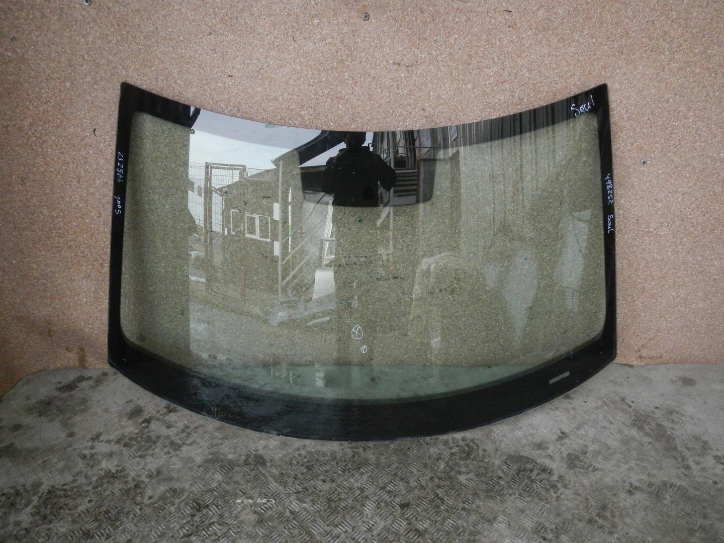 Стекло лобовое (ветровое)