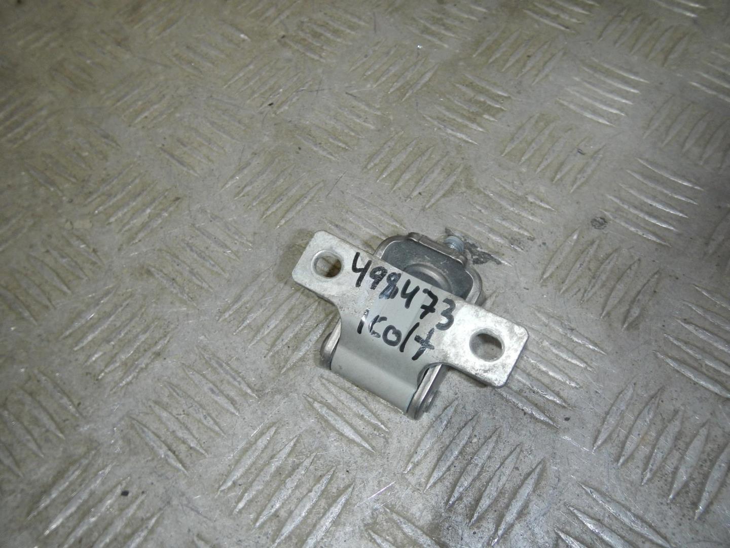 Петля двери багажника