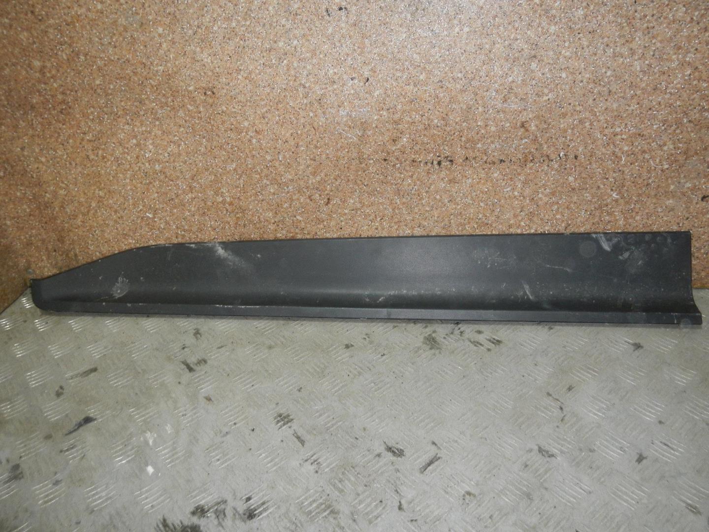 Молдинг передней левой двери