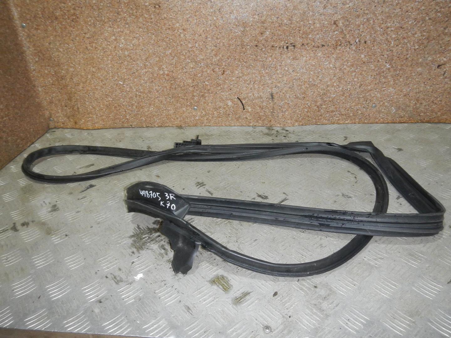 Уплотнитель задней правой двери