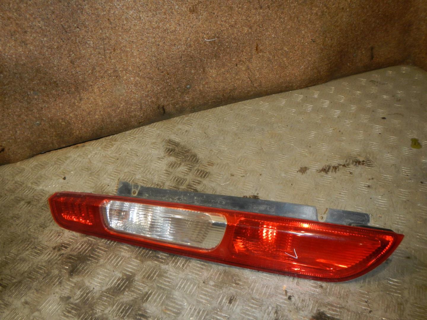 Фонарь задний левый