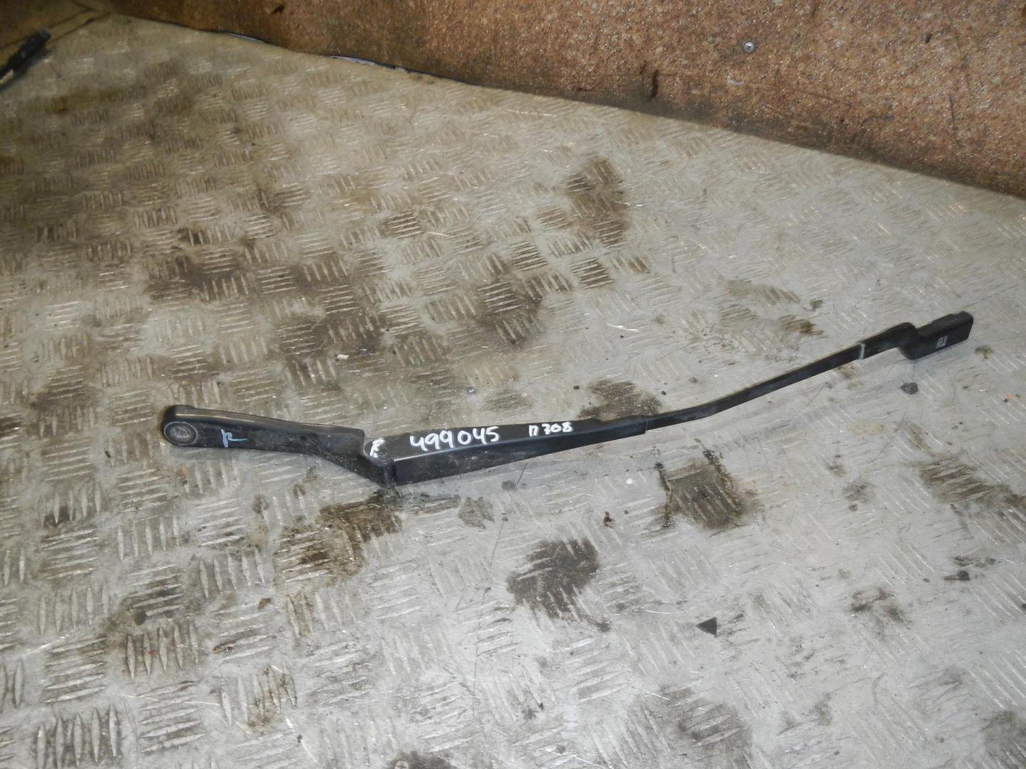 Поводок стеклоочистителя передний правый