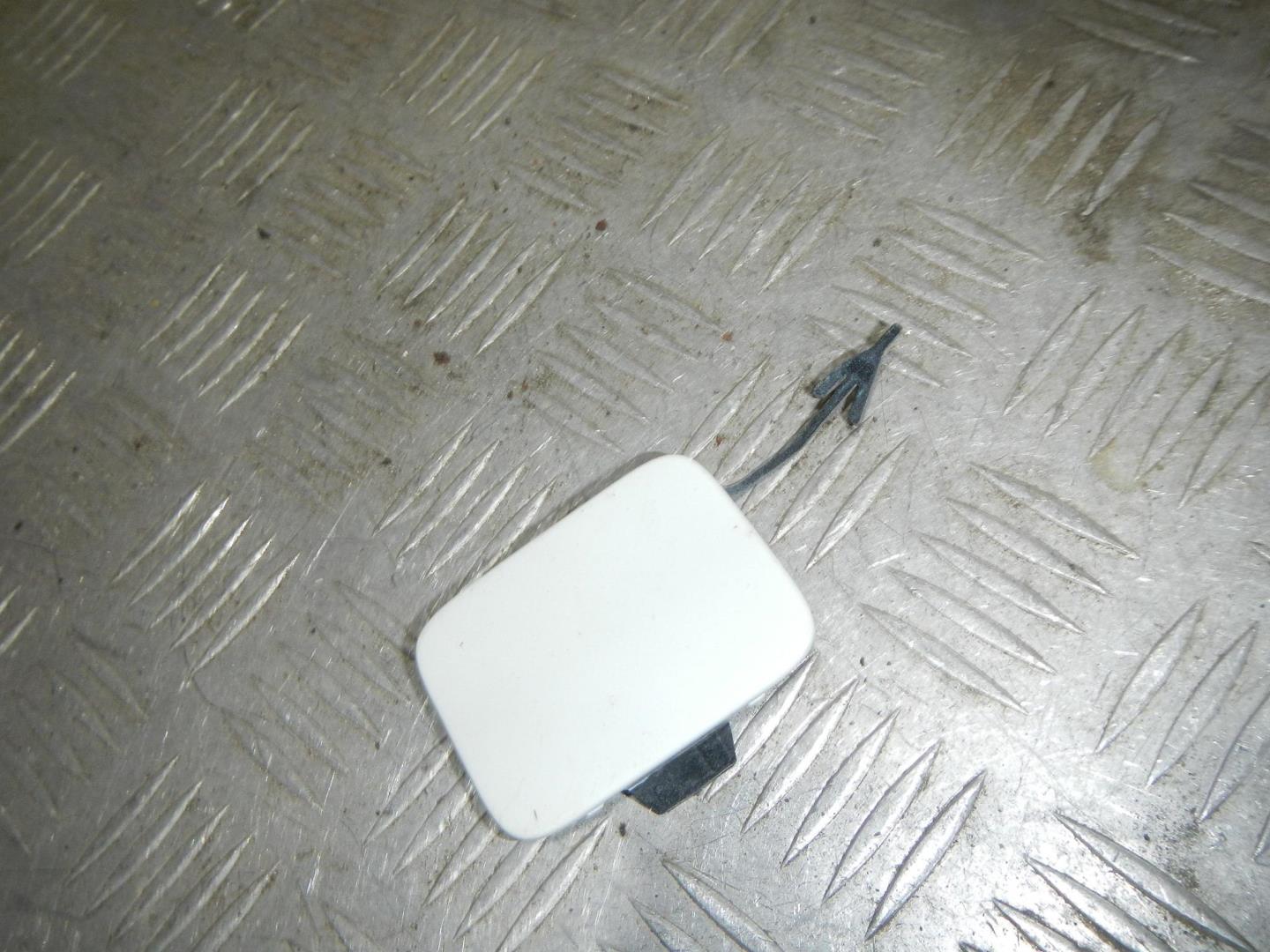 Заглушка буксировочного крюка