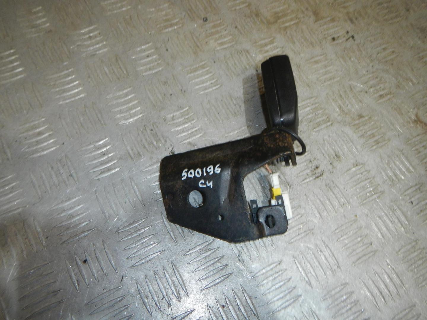 Ответная часть ремня безопасности