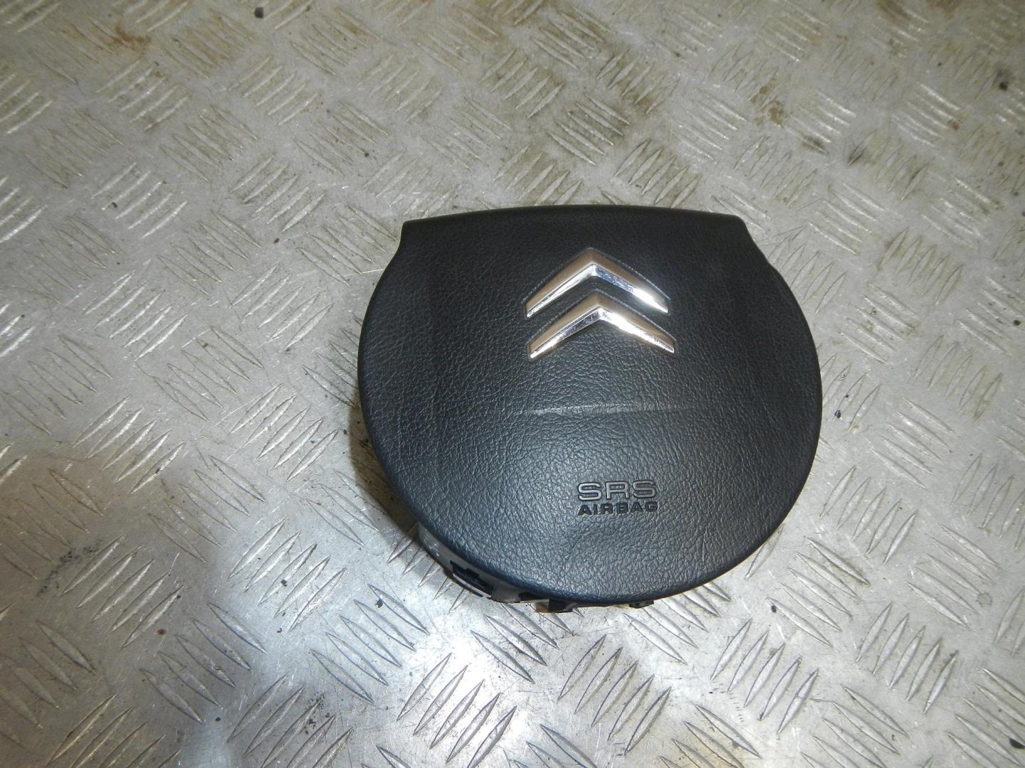 Подушка безопасности в рулевое колесо