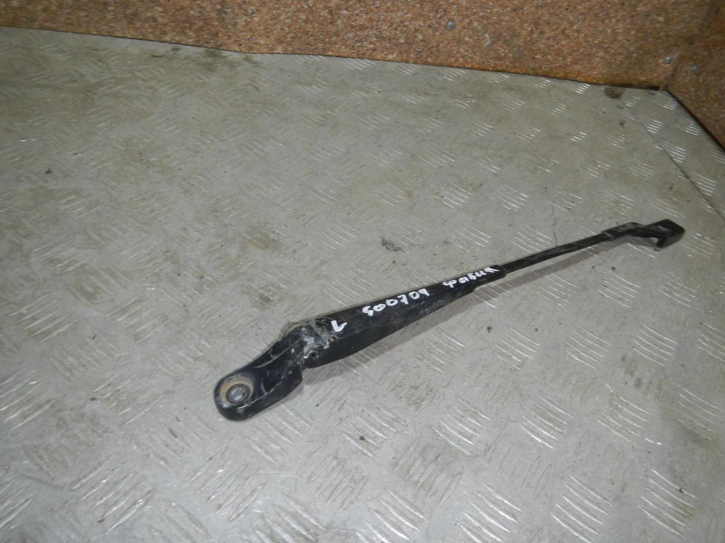 Поводок стеклоочистителя передний левый