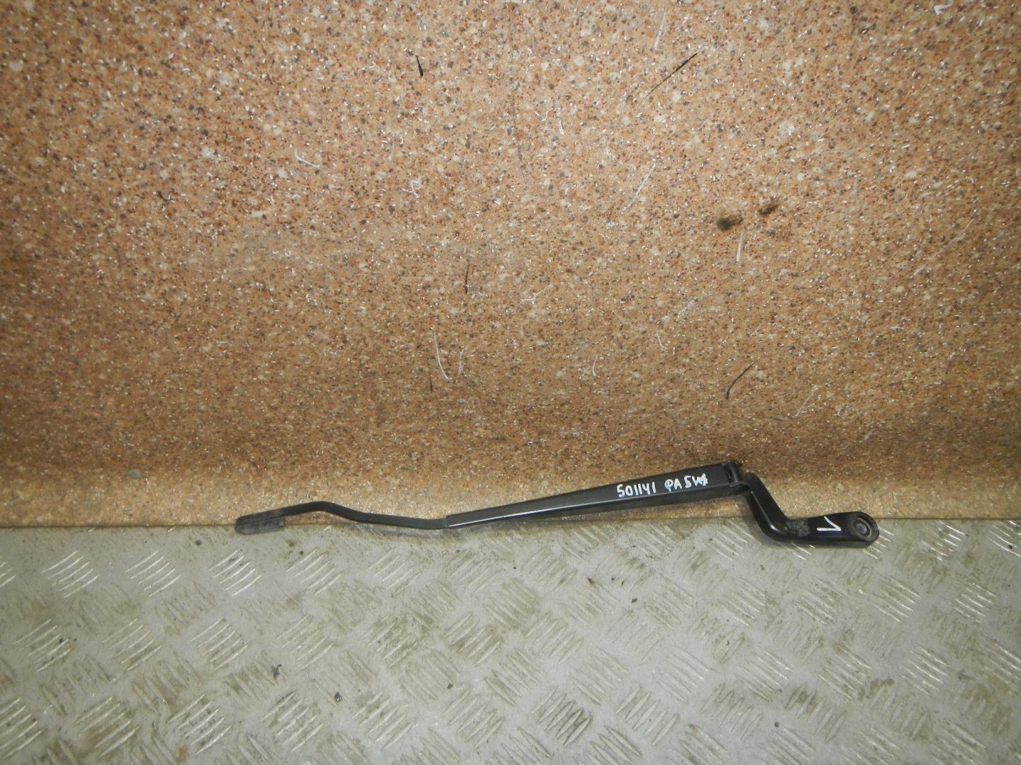 Поводок стеклоочистителя передний левый