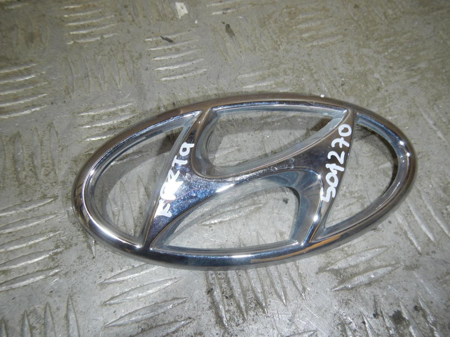 Эмблема на крышку багажника