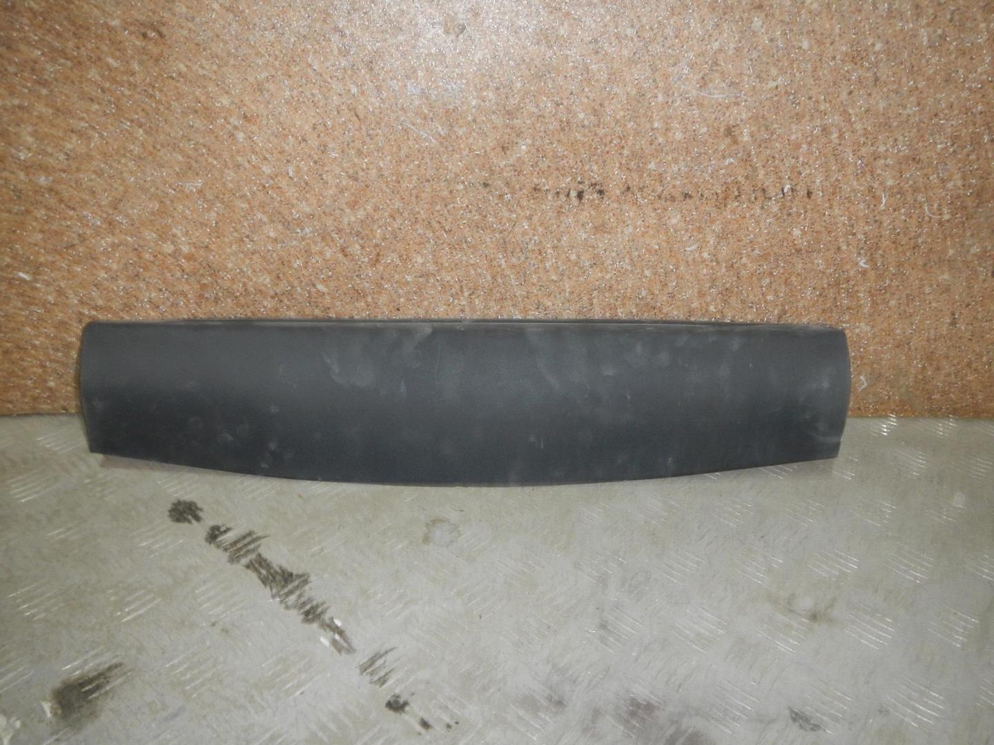 Обшивка двери багажника