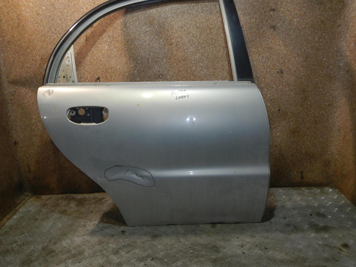 Дверь задняя правая