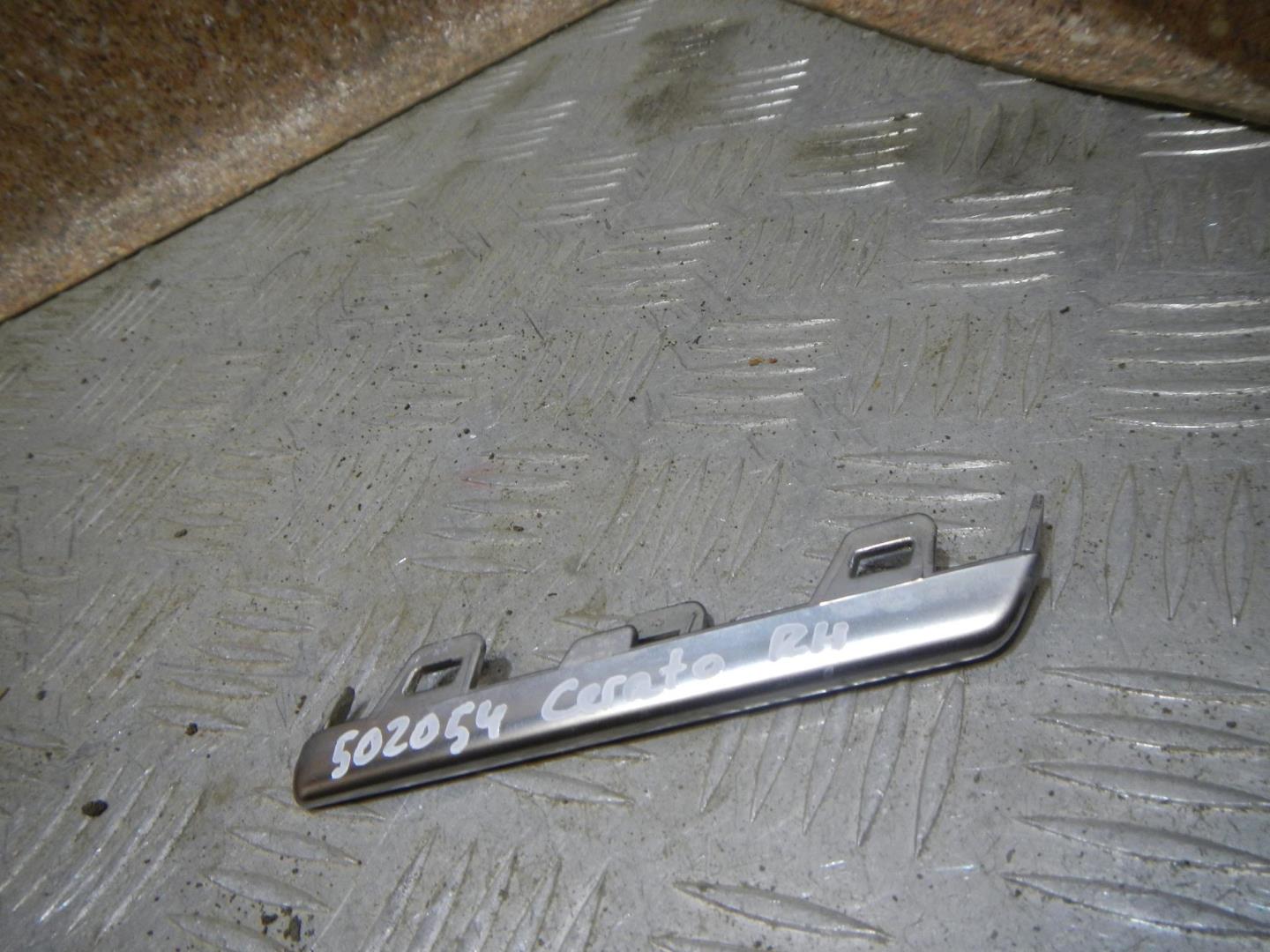 Молдинг заднего бампера