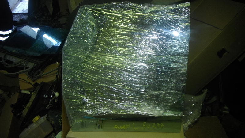 Стекло двери задней левой