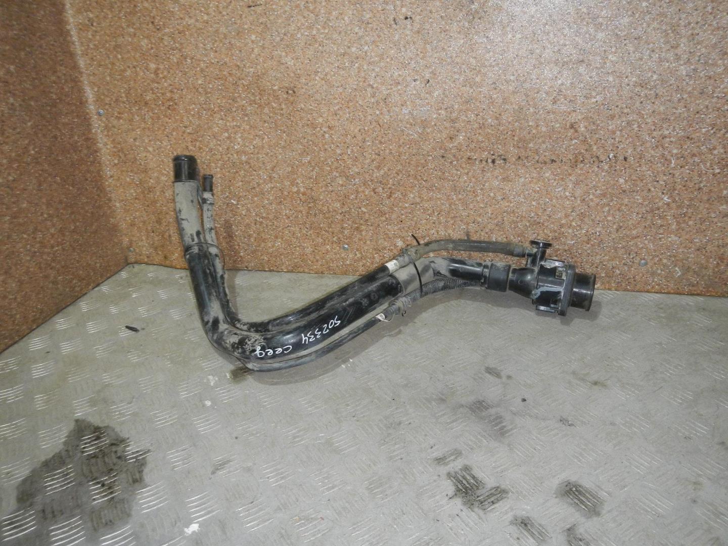 Горловина топливного бака