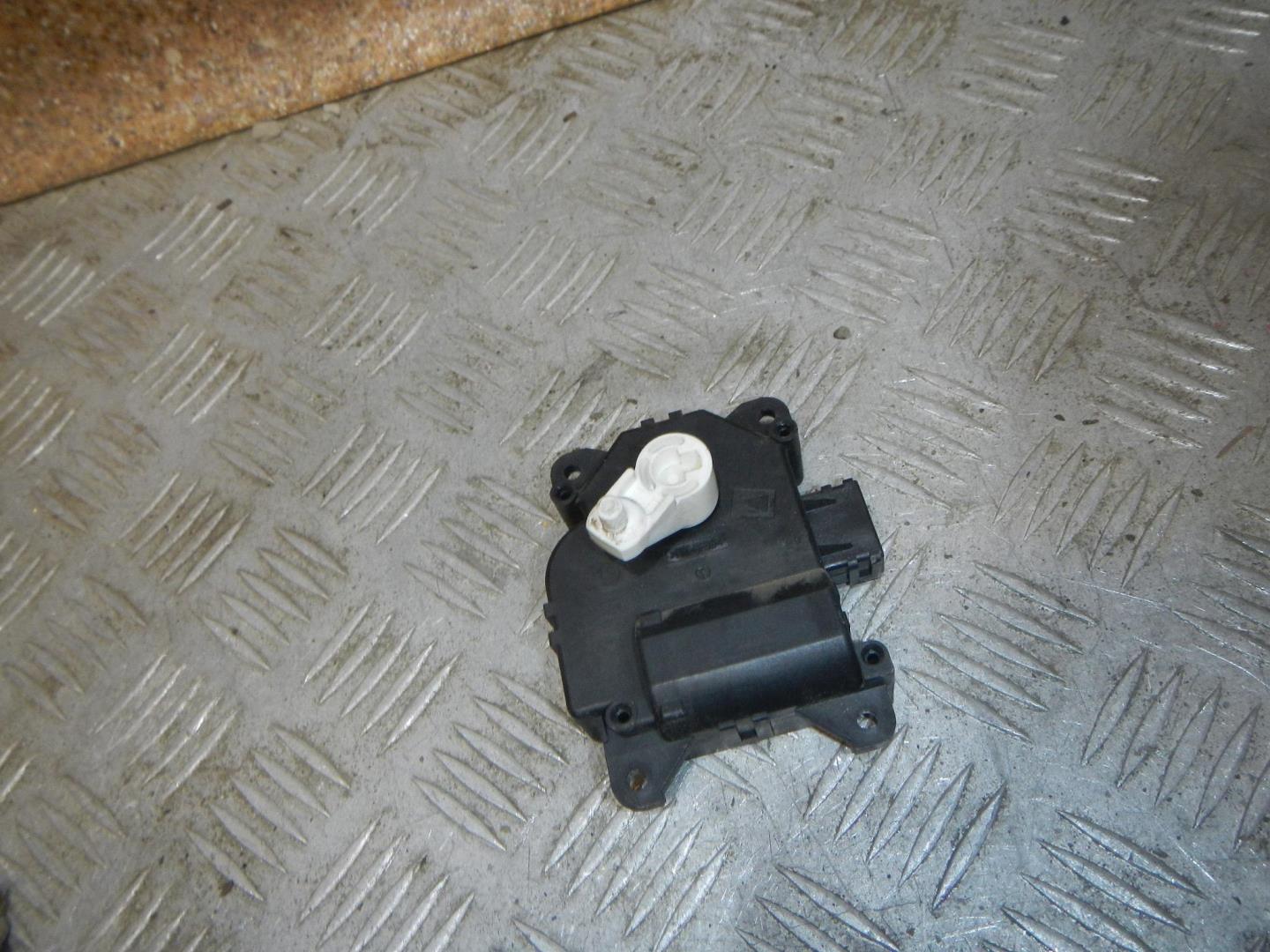 Моторчик заслонки печки