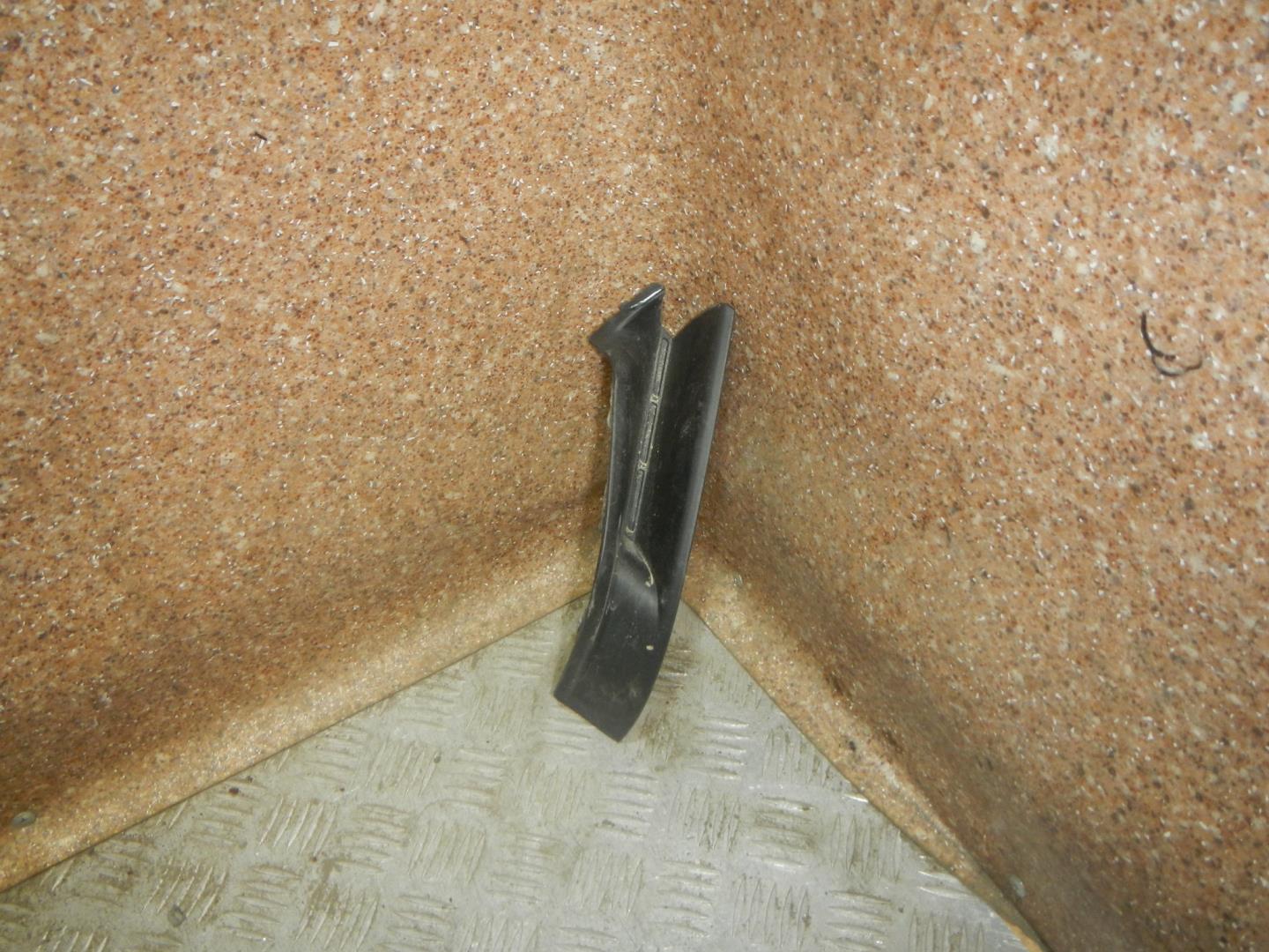 Накладка переднего бампера правая