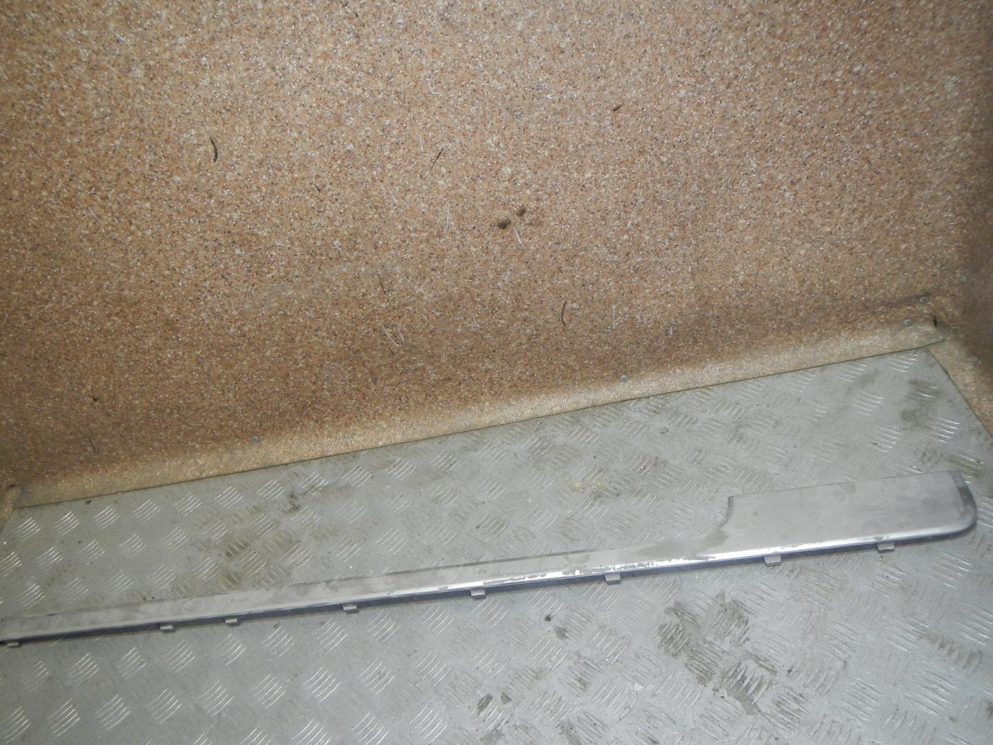 Молдинг передней правой двери