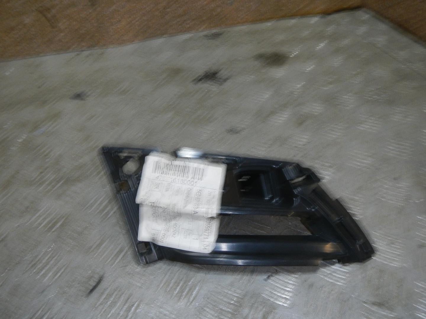 Кронштейн решетки радиатора