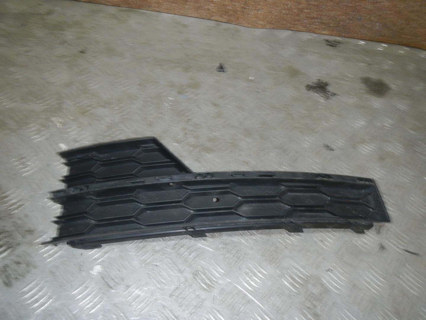 Решетка в бампер левая