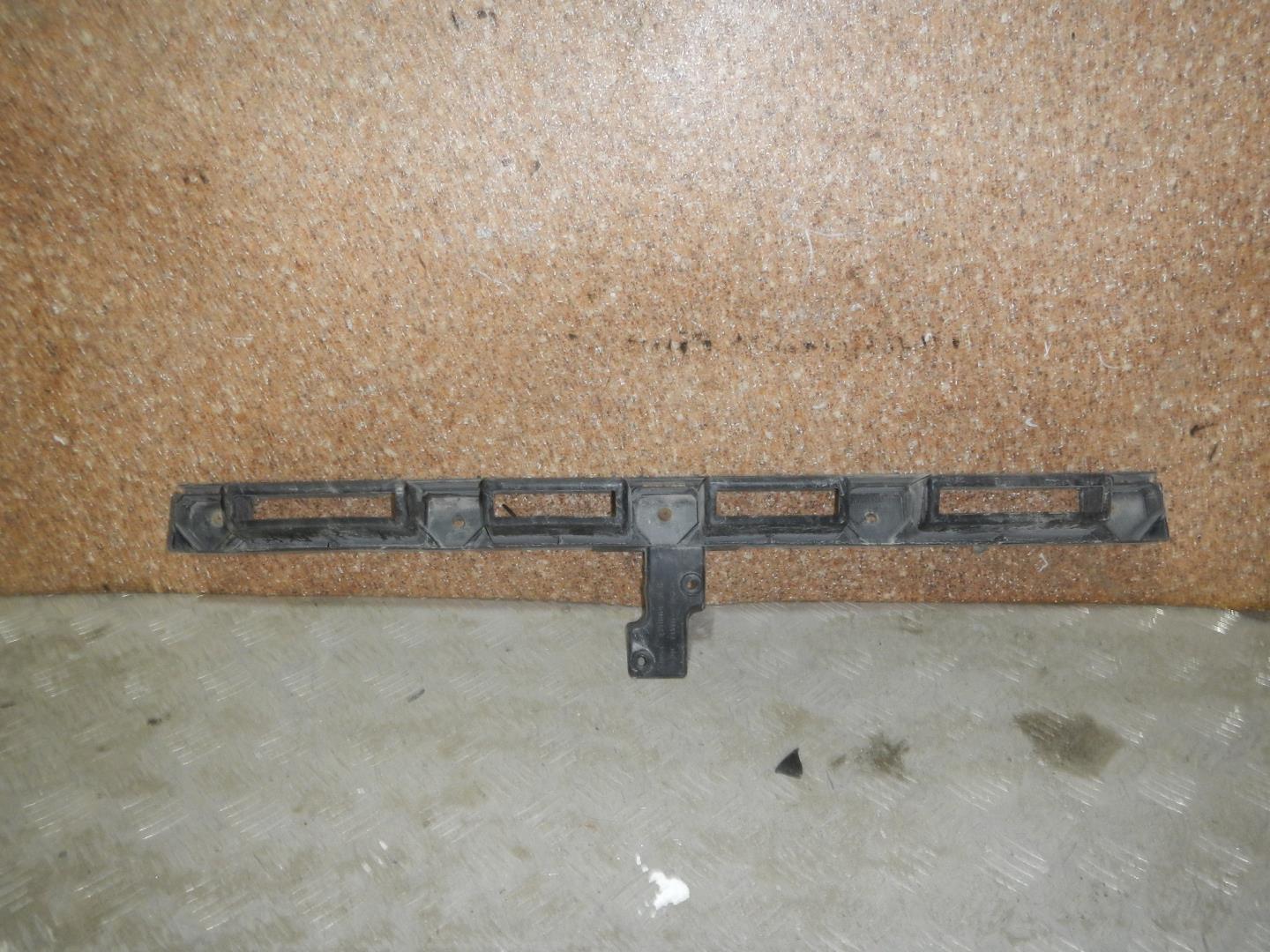 Кронштейн заднего бампера