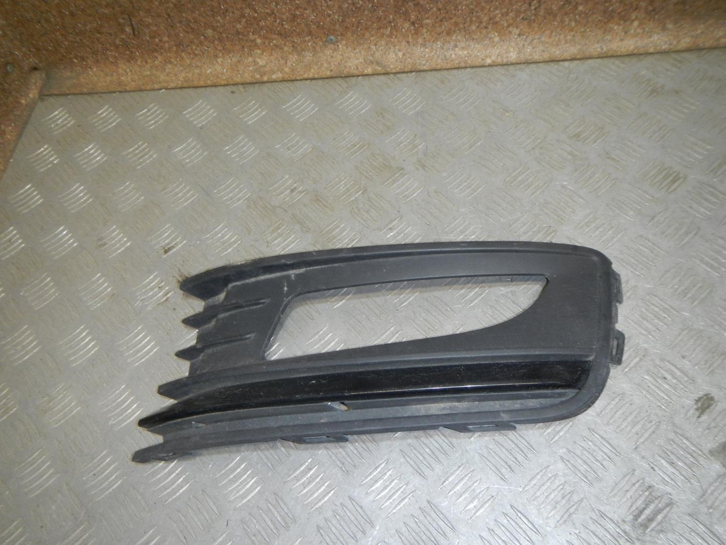 Решетка в бампер левая