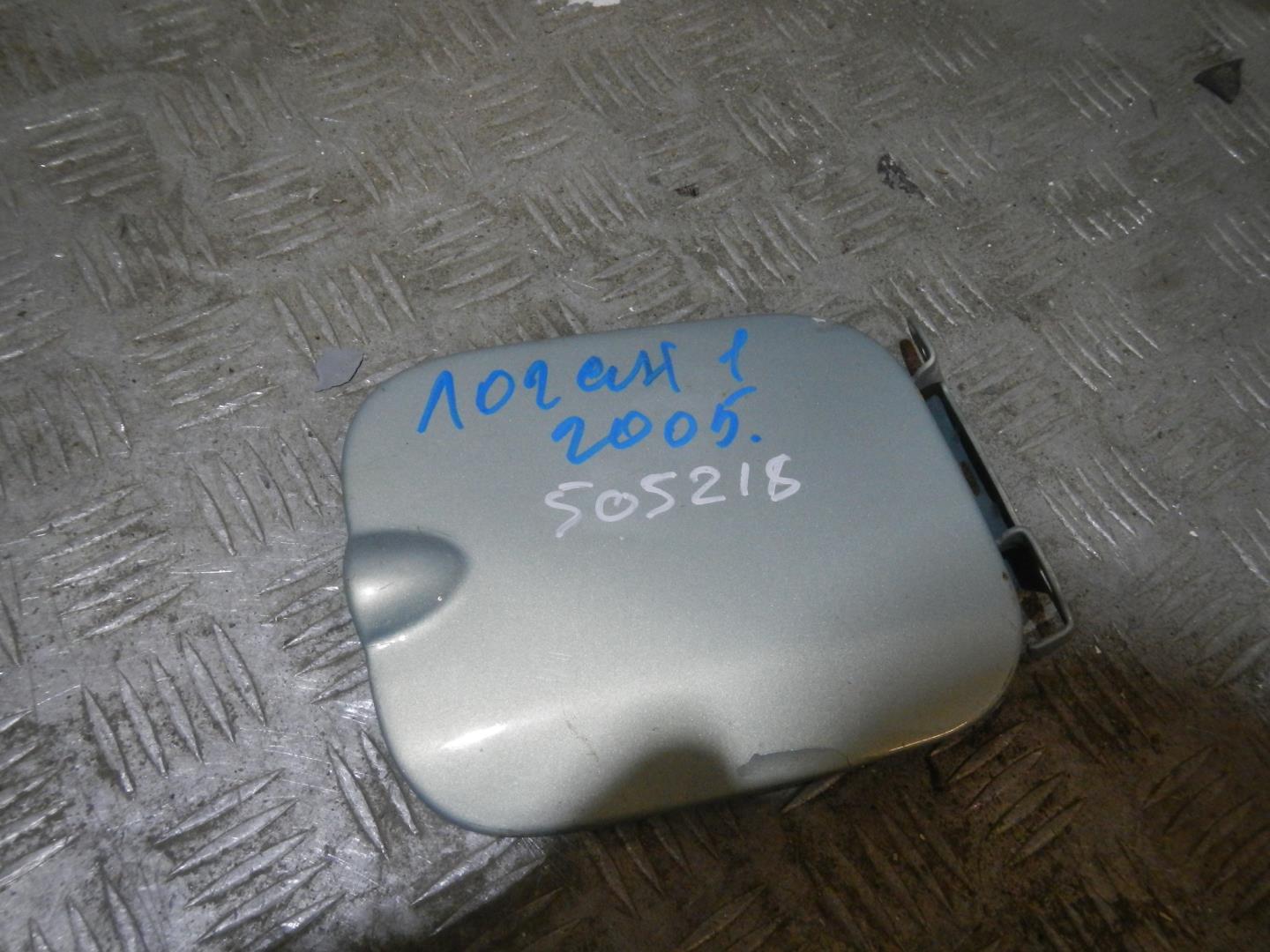 Лючок бензобака