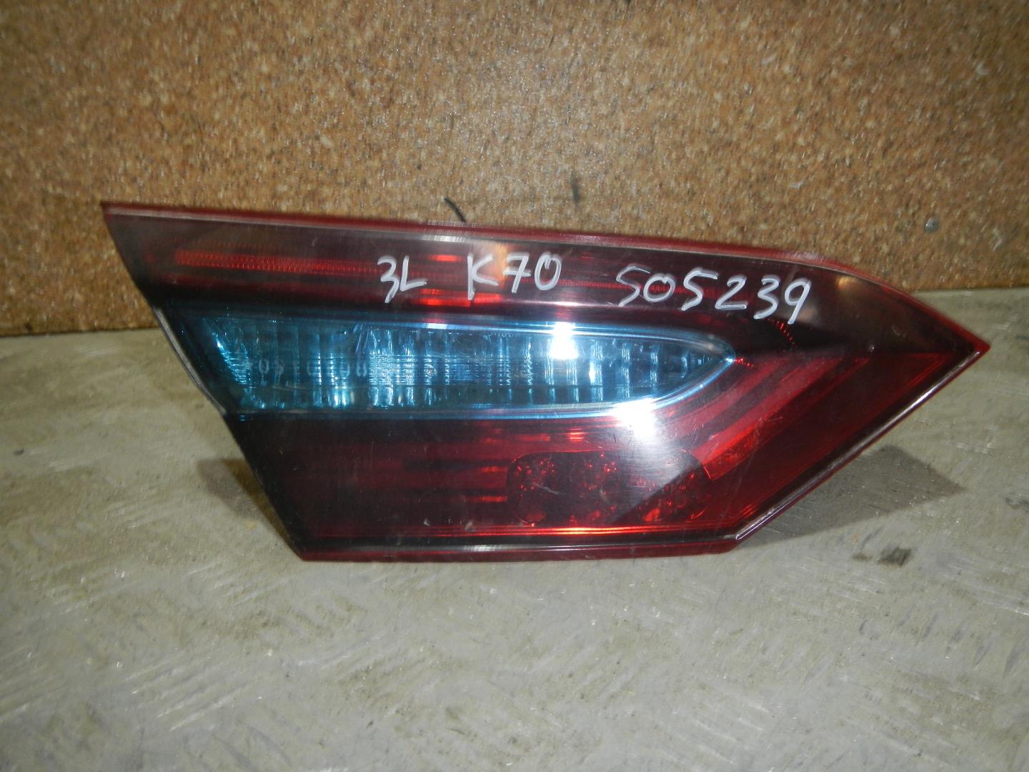 Фонарь задний внутренний левый