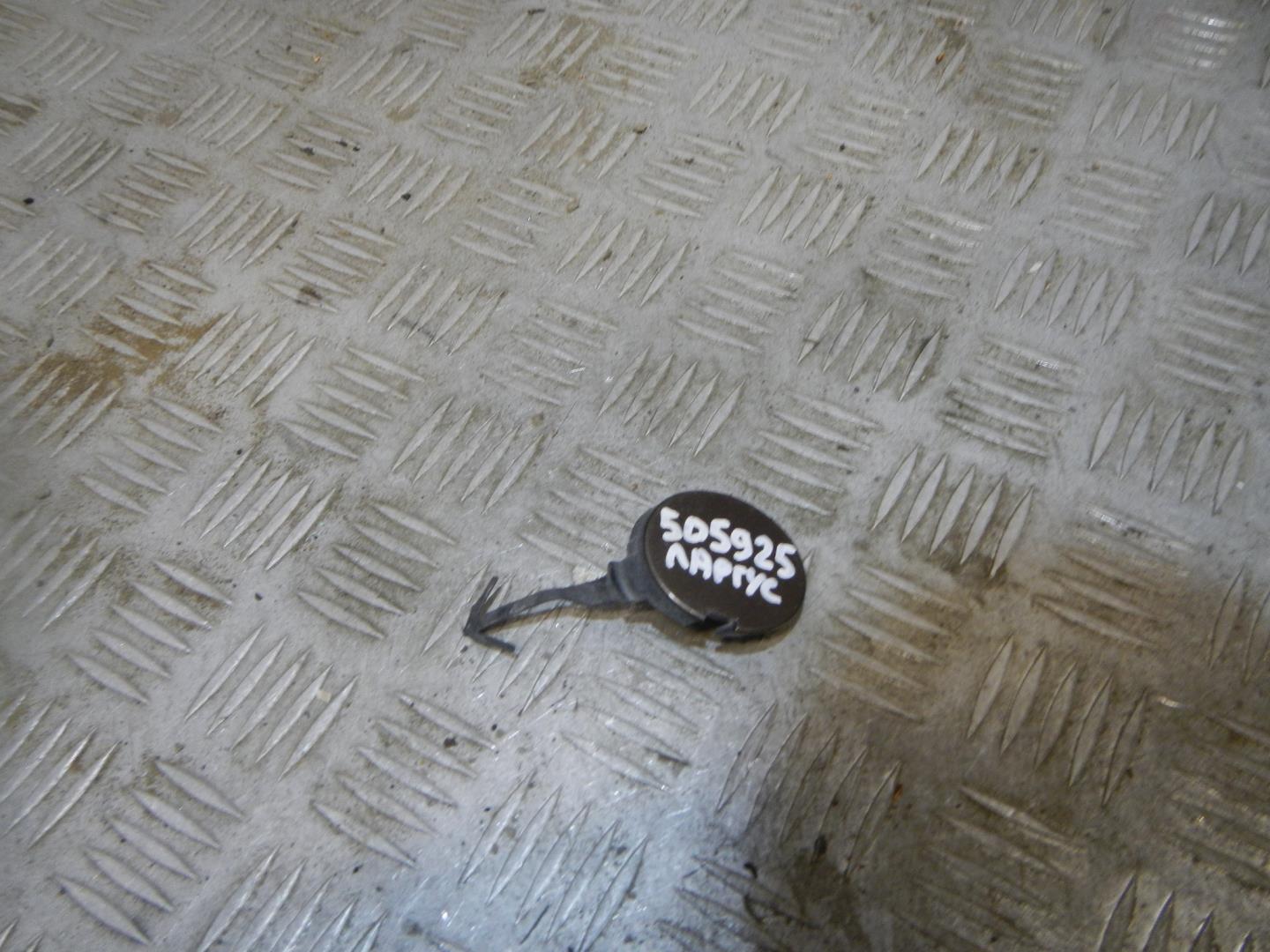 Заглушка буксировочного крюка