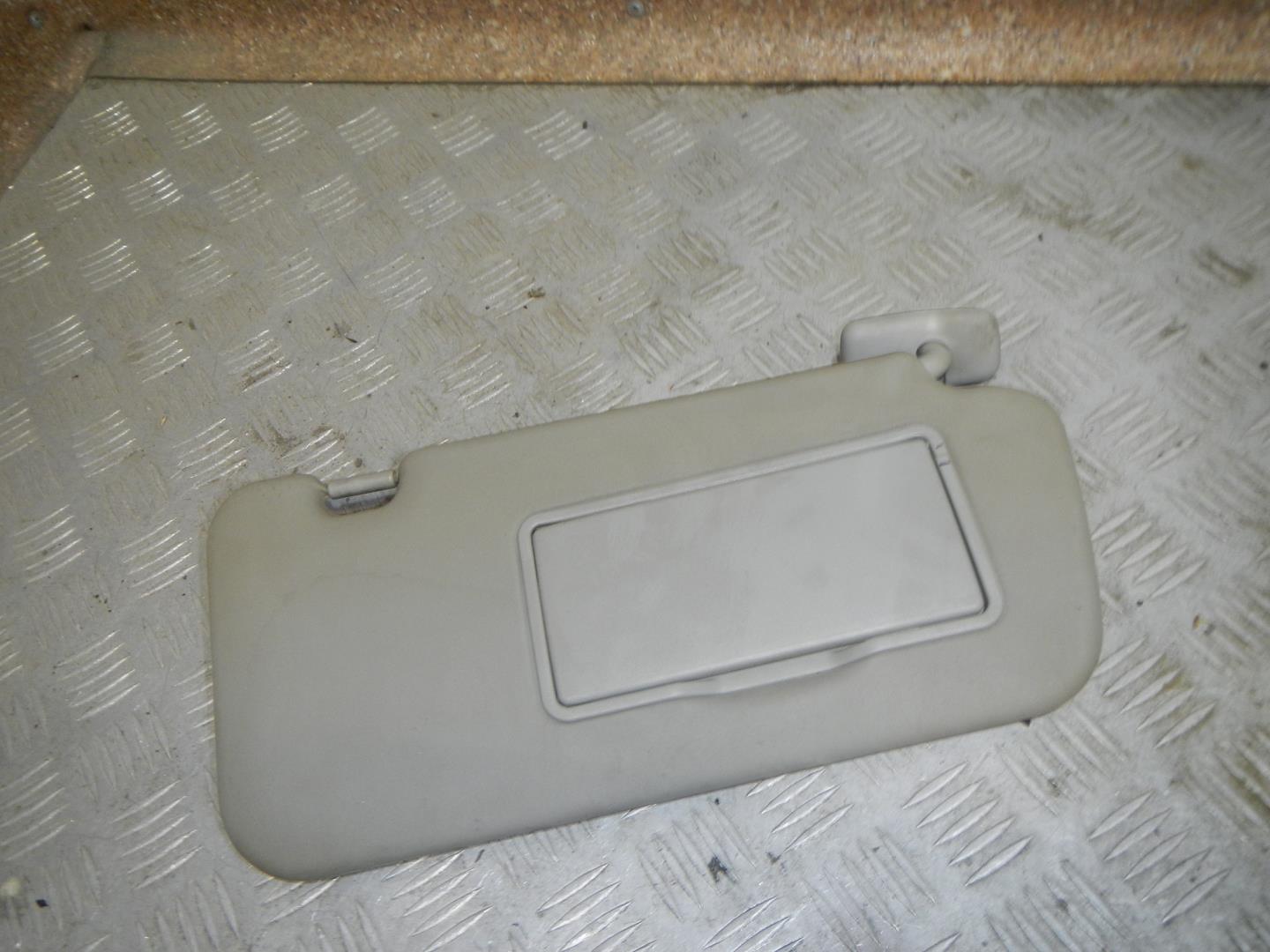 Козырек солнцезащитный