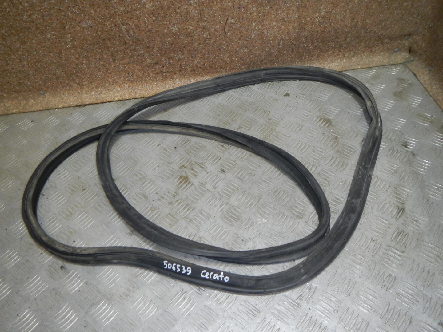 Уплотнитель багажника