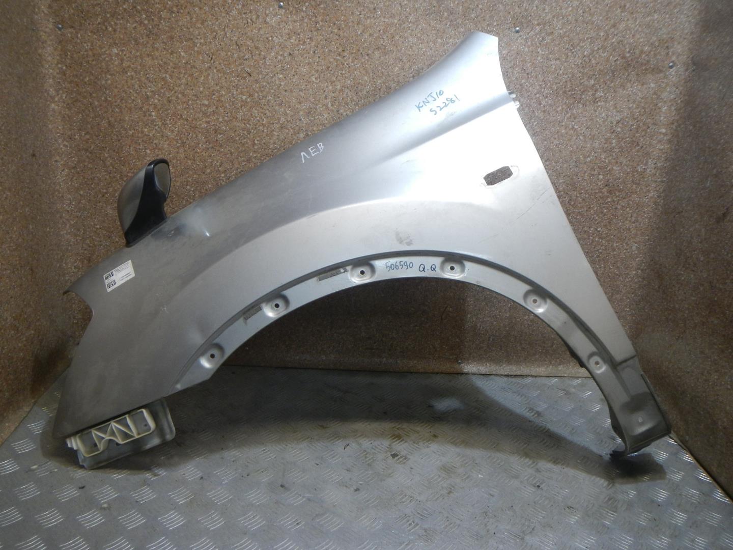 Крыло переднее левое